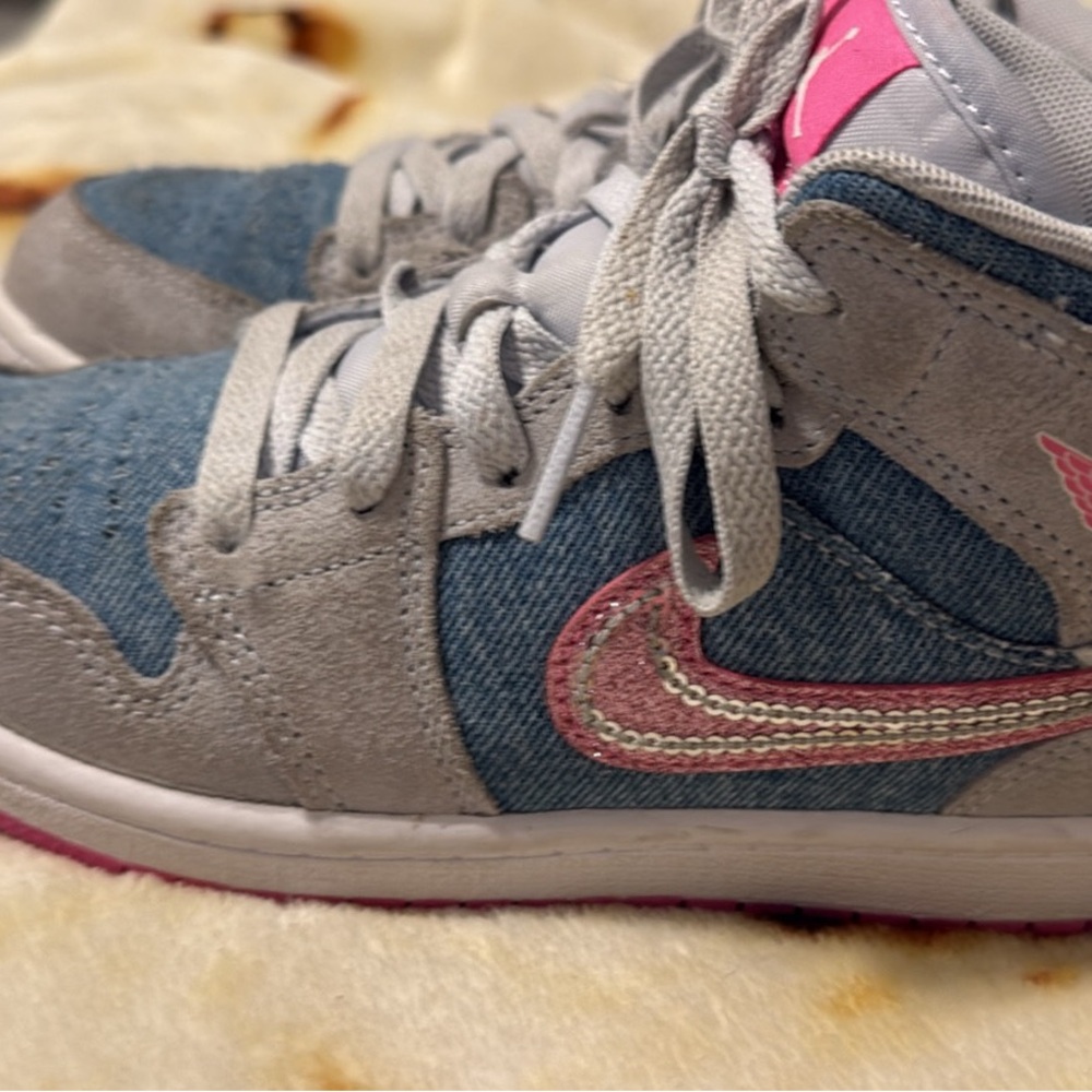 Jordan’s Girls size 2.5Y